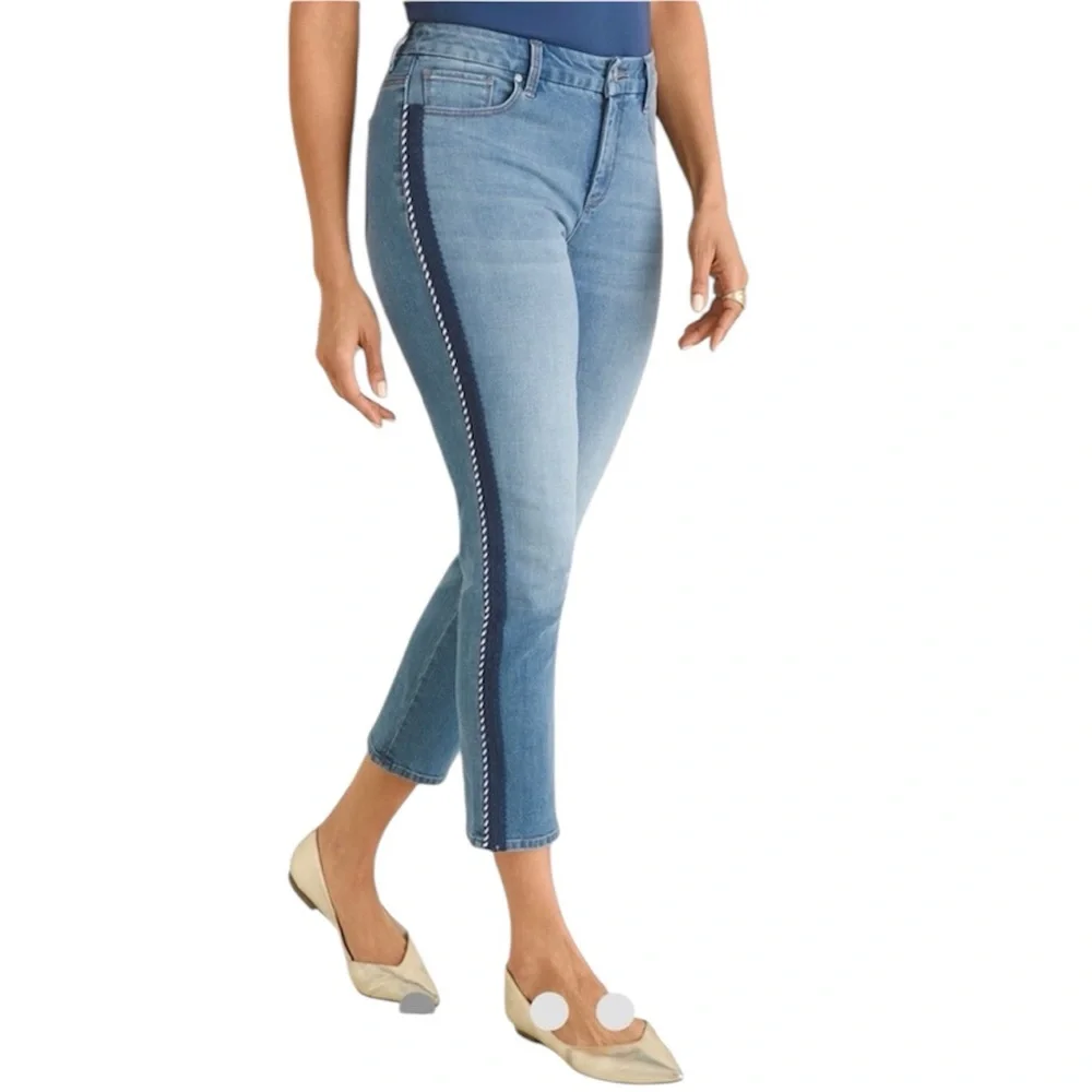 CHICO’S Girlfriend So Slimming Cropped Jean Braided Side Trim Light Wash Size 6